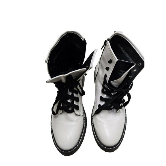 STYLISH WHITE DOC MARTIN STYLE BOOTS BY STEVE MADDEN. SIZE 11US ZIPPERED - Picture 1 of 8